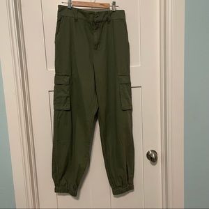 Forever 21 size large olive green cargo jogger style pants!